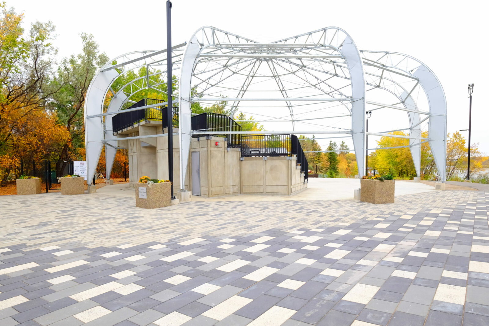 Show the amphitheatre