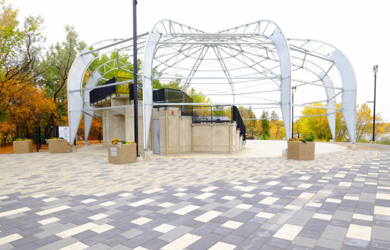 Show the amphitheatre