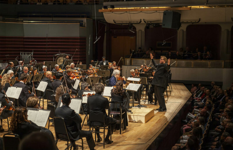 Music Director leads orchestra with guest artist Itzhak Perlman