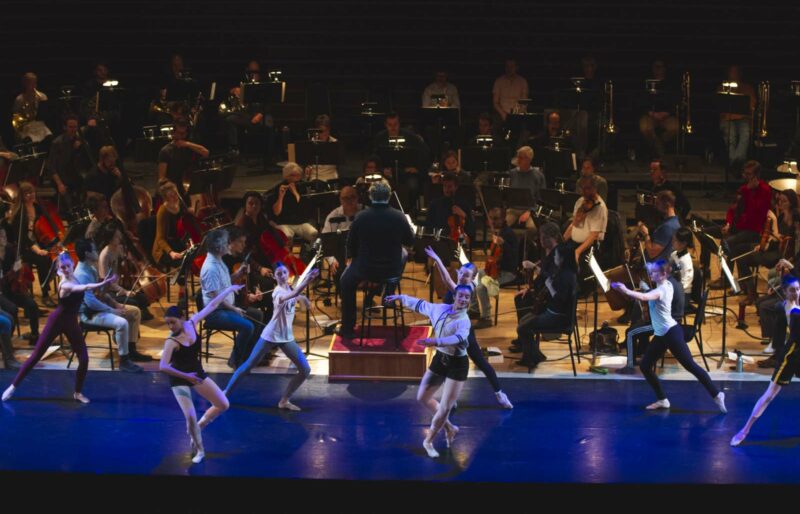 Orchestra rehearses Nordic Greats concert with dancers