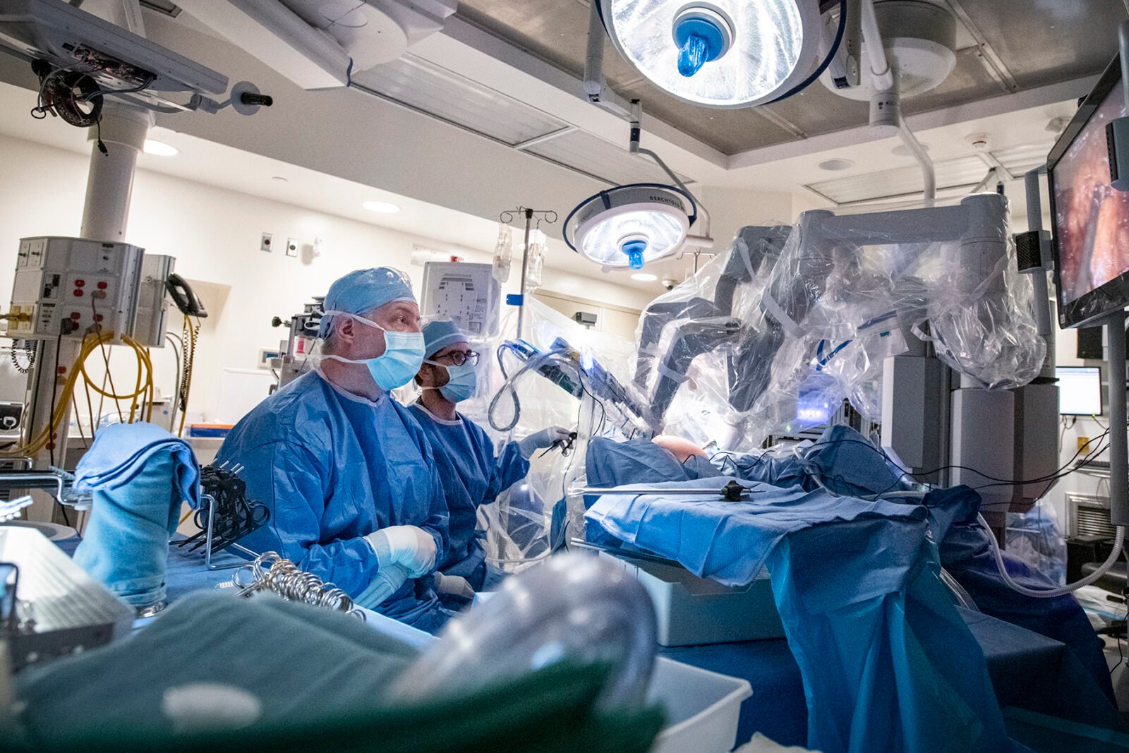 MAY 22 2019 - Dr. Sunil Patel at team work in the operating room at the KGH site and perform colorectal surgery using the da Vinci Surgical System at Kingston Health Sciences Centre, in Kingston Ontario, Canada. Photo: Matthew Manor/KHSC Copyright © 2019